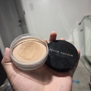 Kevyn Aucoin Foundation Medium 6